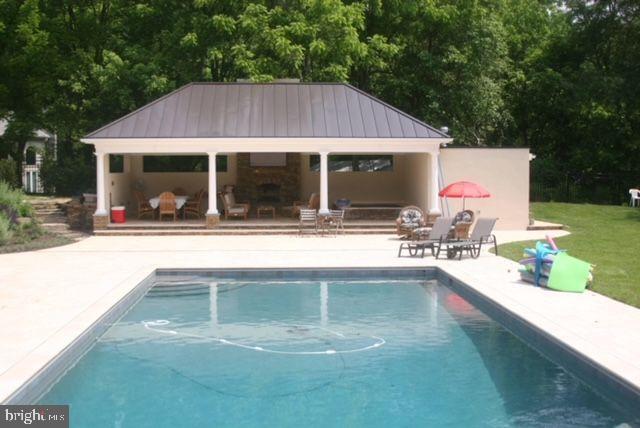 960 Western Run Road Cockeysville, MD 21030 - Photo 50 of 60 Pool, Pavilion & Travertine Patios