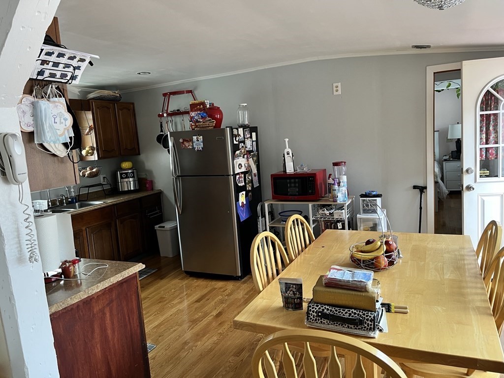 295 Maple Street Lynn, MA 01904 - Photo 4 of 33