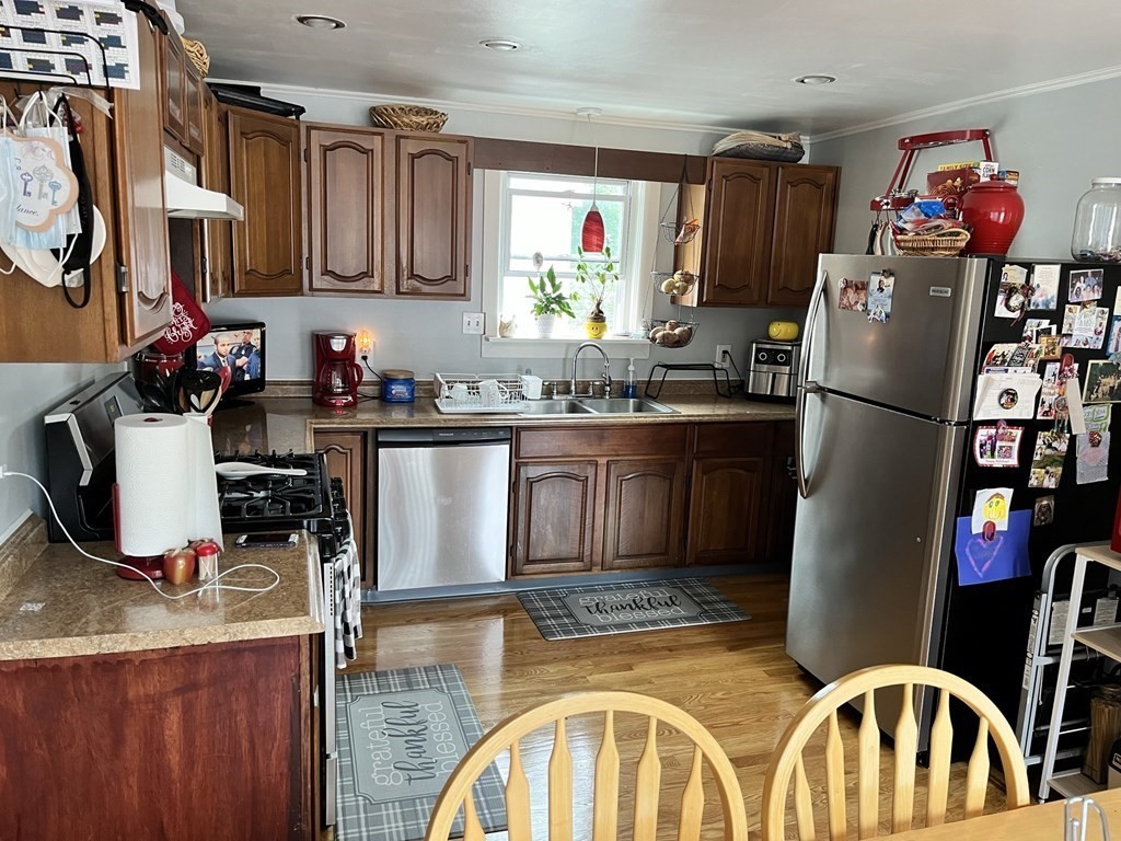 295 Maple Street Lynn, MA 01904 - Photo 5 of 33