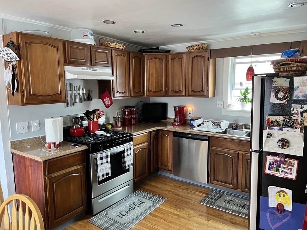 295 Maple Street Lynn, MA 01904 - Photo 7 of 33