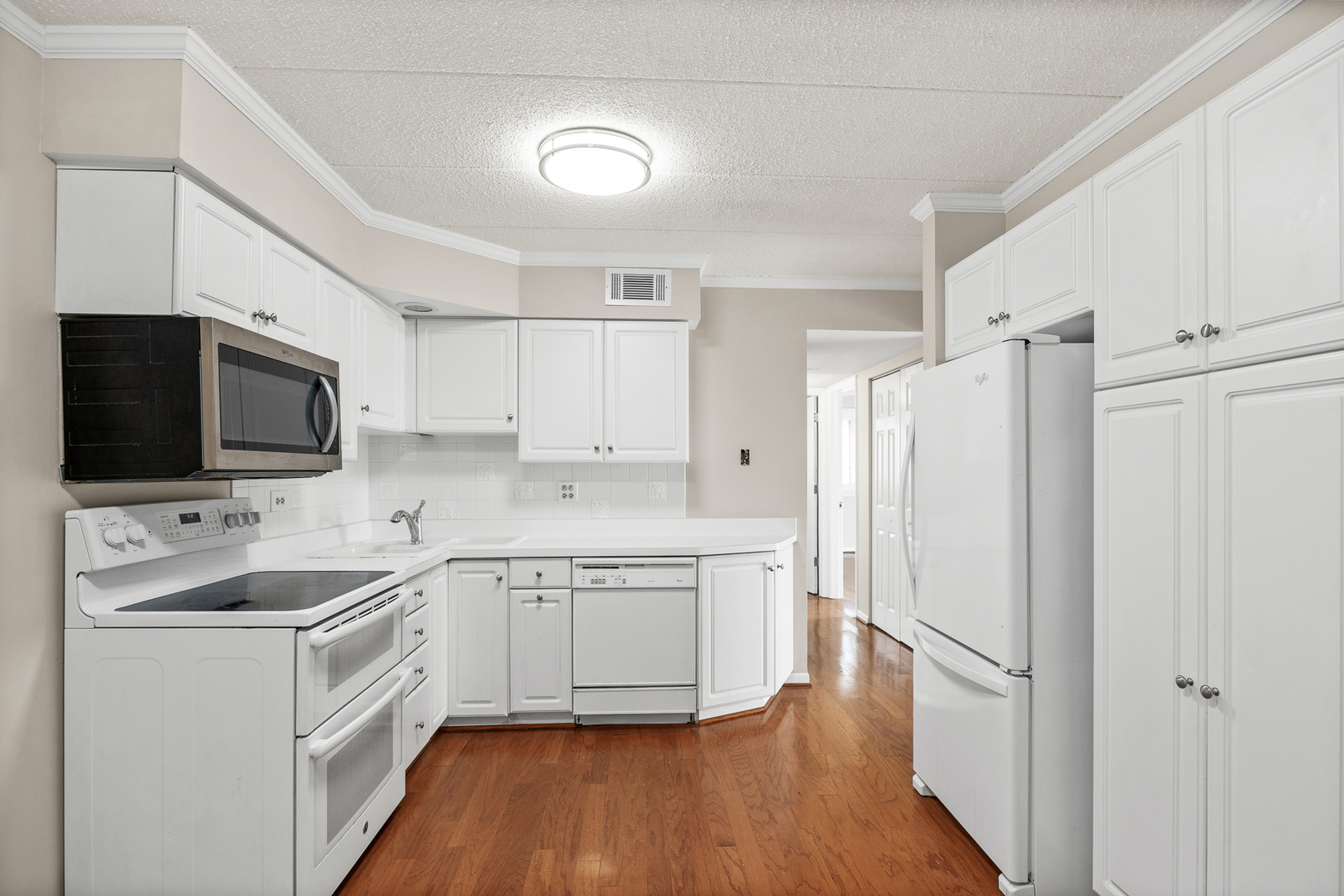 513 Timber Ridge Drive, Unit 308 Carol Stream, IL 60188 - Photo 5 of 15 Gallery Image 5