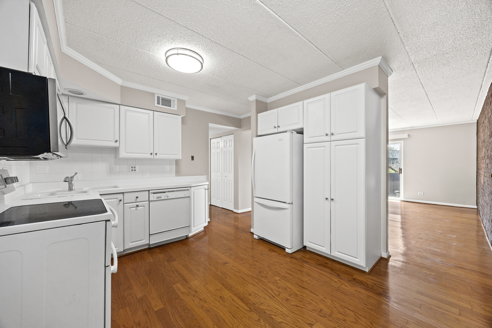 513 Timber Ridge Drive, Unit 308 Carol Stream, IL 60188 - Photo 6 of 15 Gallery Image 6