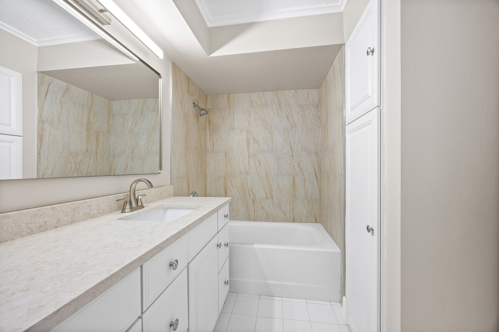 513 Timber Ridge Drive, Unit 308 Carol Stream, IL 60188 - Photo 7 of 15 Gallery Image 7