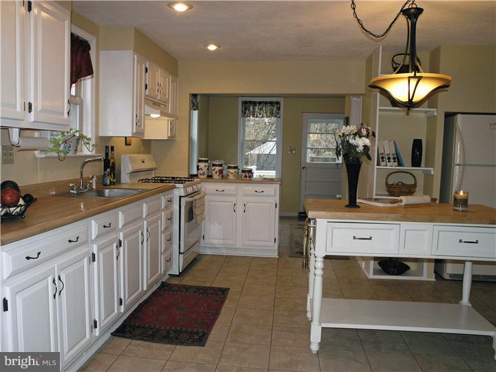 614 Bear Tavern Road Ewing, NJ 08628 - Photo 3 of 18
