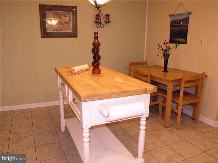 614 Bear Tavern Road Ewing, NJ 08628 - Photo 4 of 18