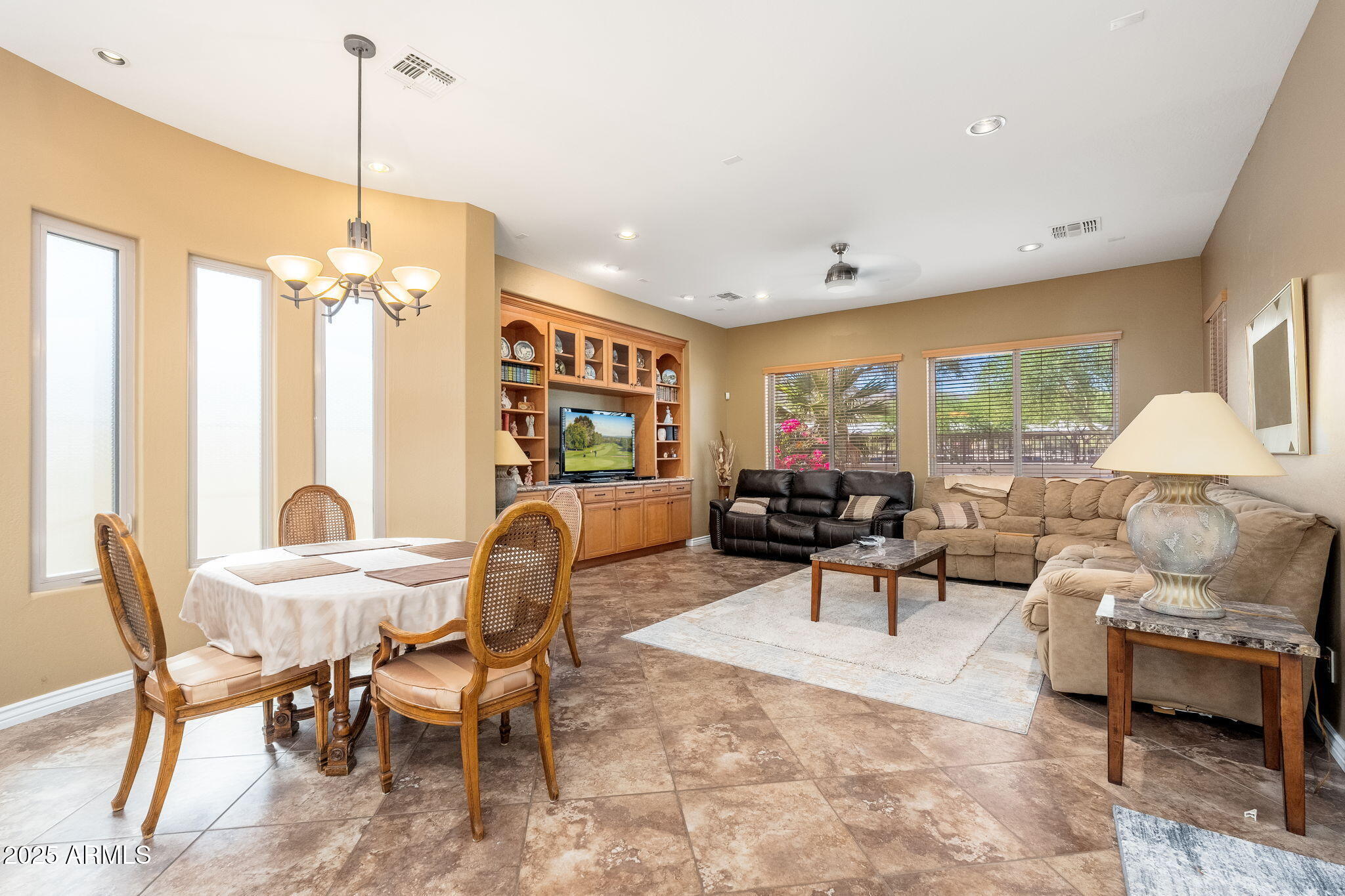 213 East Summerside Road Phoenix, AZ 85042 - Photo 15 of 39 213 E Summerside Rd - 17