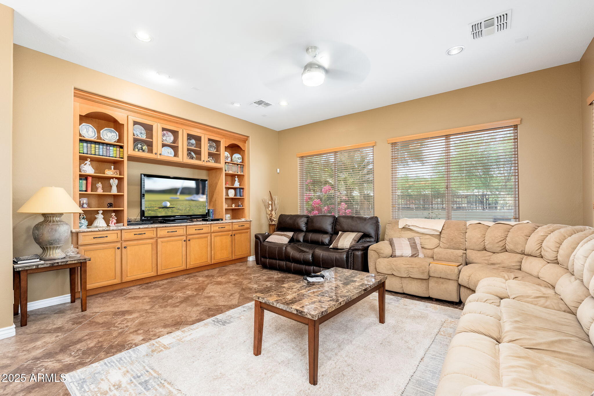 213 East Summerside Road Phoenix, AZ 85042 - Photo 16 of 39 213 E Summerside Rd - 18