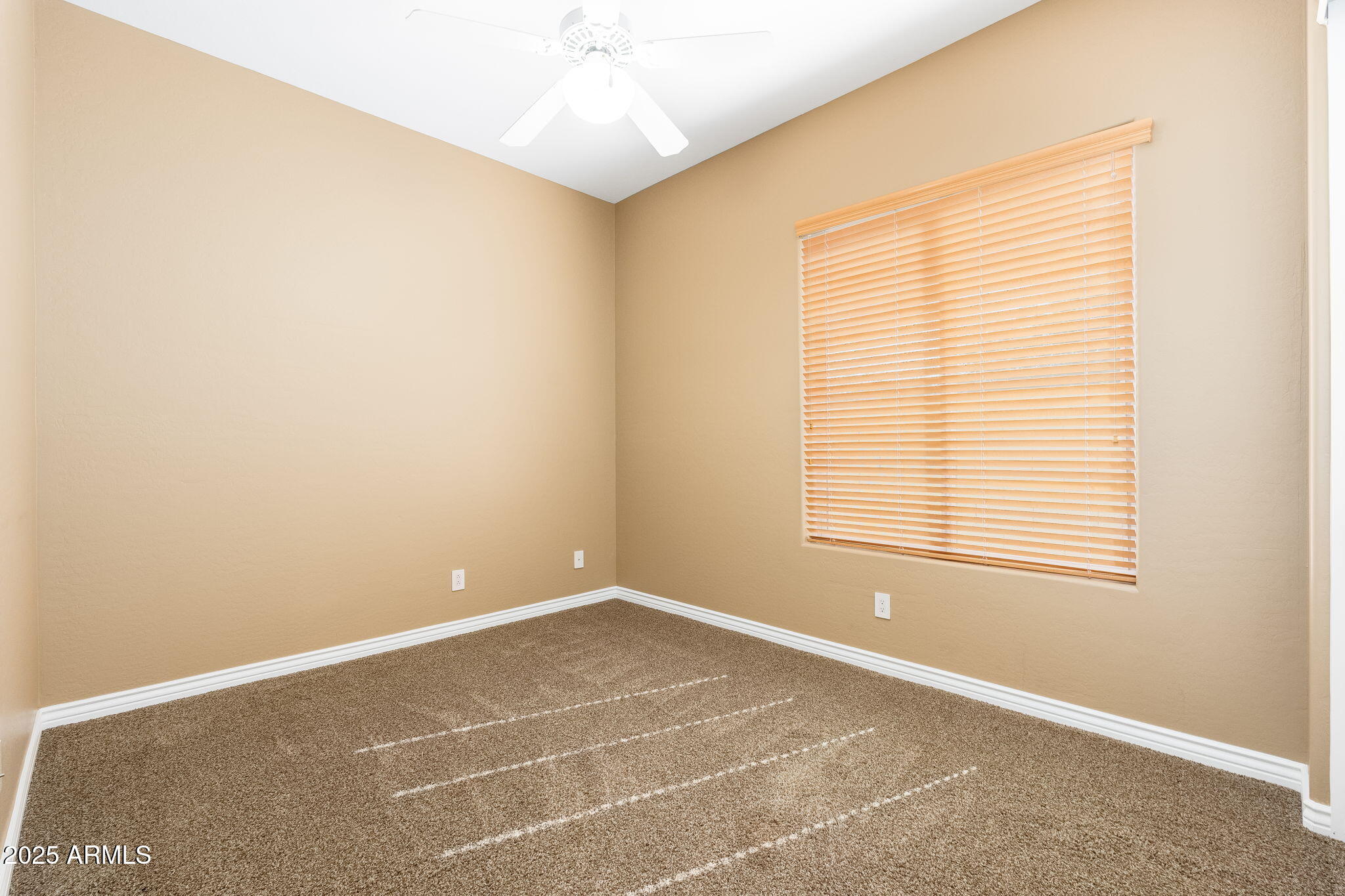 213 East Summerside Road Phoenix, AZ 85042 - Photo 26 of 39 213 E Summerside Rd - 28