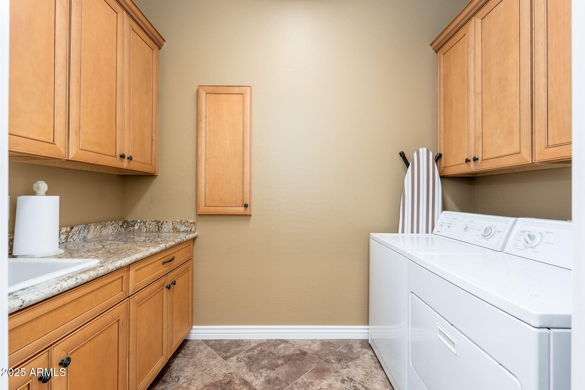 213 East Summerside Road Phoenix, AZ 85042 - Photo 29 of 39 213 E Summerside Rd - 31
