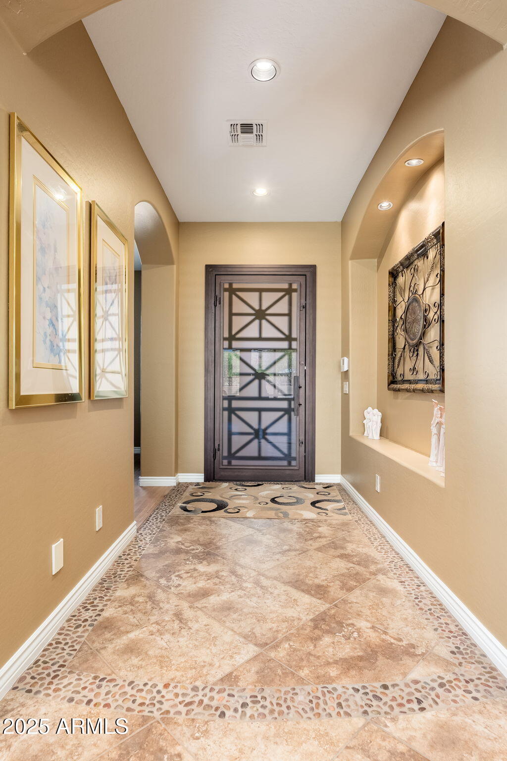 213 East Summerside Road Phoenix, AZ 85042 - Photo 3 of 39 213 E Summerside Rd - 04