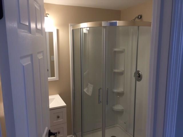 600 State Street Butler, PA 16001 - Photo 13 of 19 Master bathroom
