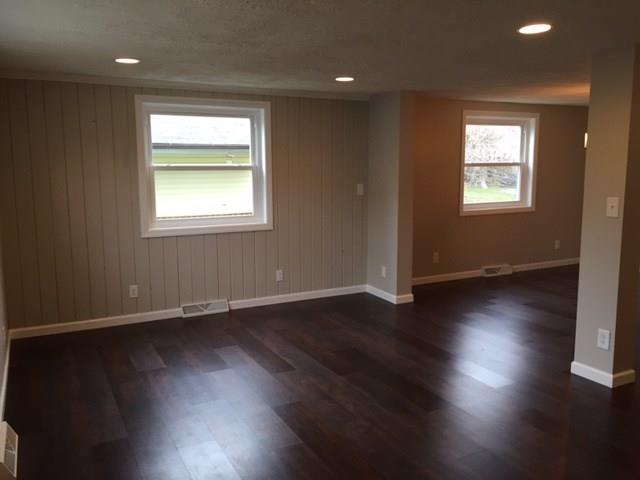600 State Street Butler, PA 16001 - Photo 4 of 19 Living Room