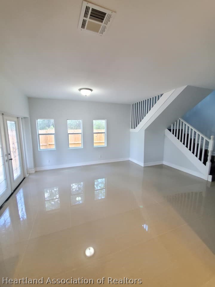 357 Flamingo Road Northeast, Unit 1 Lake Placid, FL 33852 - Photo 2 of 30