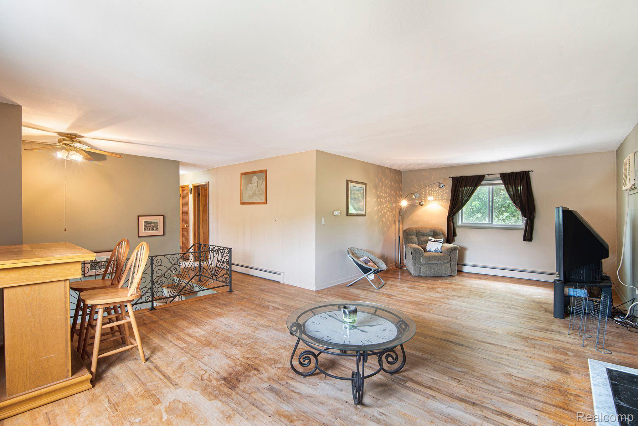 11358 Tipsico Lake Road Fenton, MI 48430 - Photo 7 of 34 Gallery Image 7