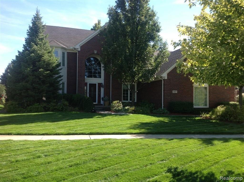 1027 Rochelle Park Drive Rochester, MI 48307 - Photo 1 of 31 FRONT.JPG