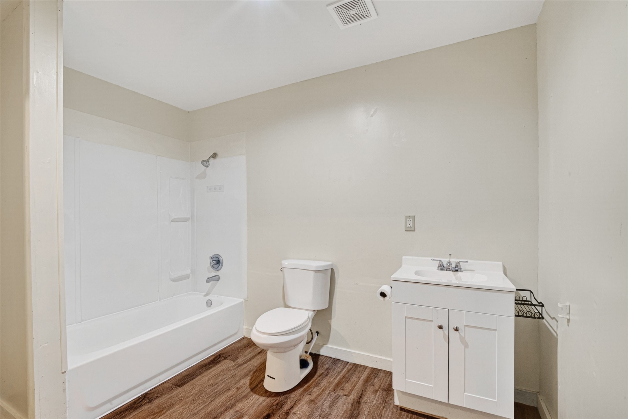 12731 Wanda Way, Unit 685 Rosharon, TX 77583 - Photo 7 of 12 Primary Bathroom
