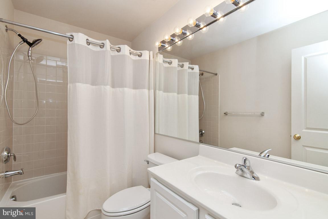 9079 Ribbon Falls Loop Bristow, VA 20136 - Photo 17 of 22 Upstairs hall bath