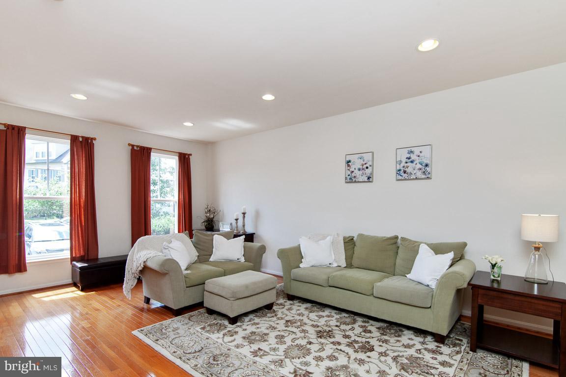 9079 Ribbon Falls Loop Bristow, VA 20136 - Photo 3 of 22 Gallery Image 3