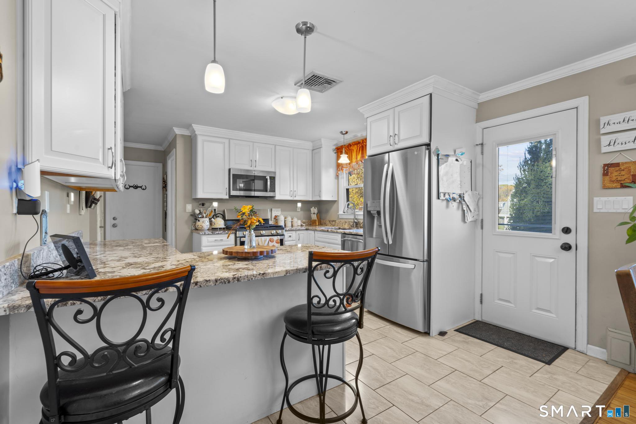 170 Pumpkin Ground Road Stratford, CT 06614 - Photo 9 of 38