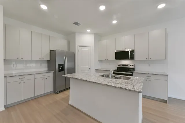 $2,600 | 13602 Pine Drive, Cypress, TX 77429