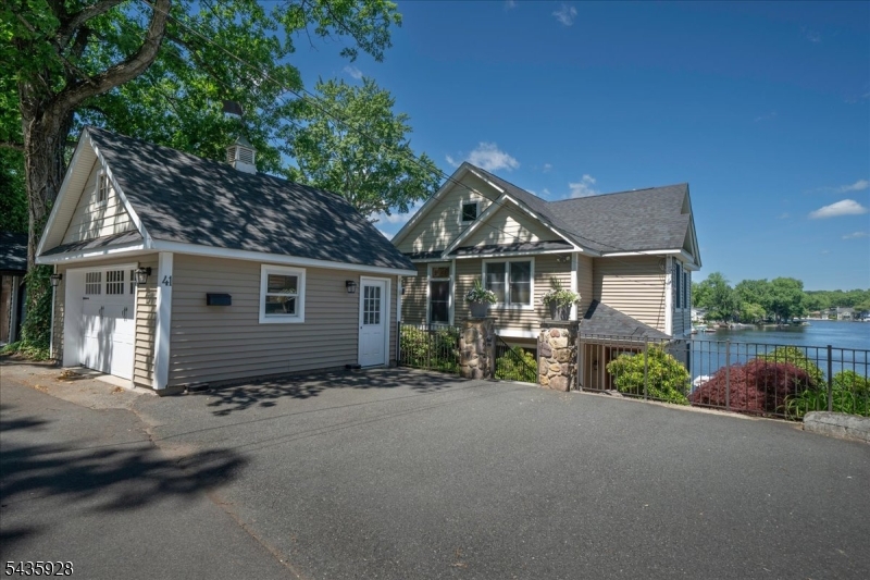 41 East Shore Road Denville, NJ 07834 - Photo 7 of 37