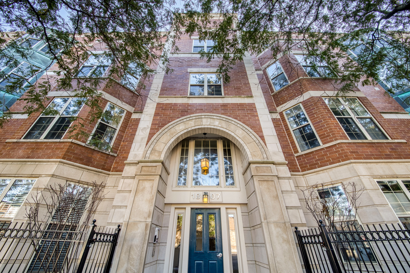 1807 West Addison Street, Unit 2E Chicago, IL 60613 - Photo 1 of 21 Gallery Image 1