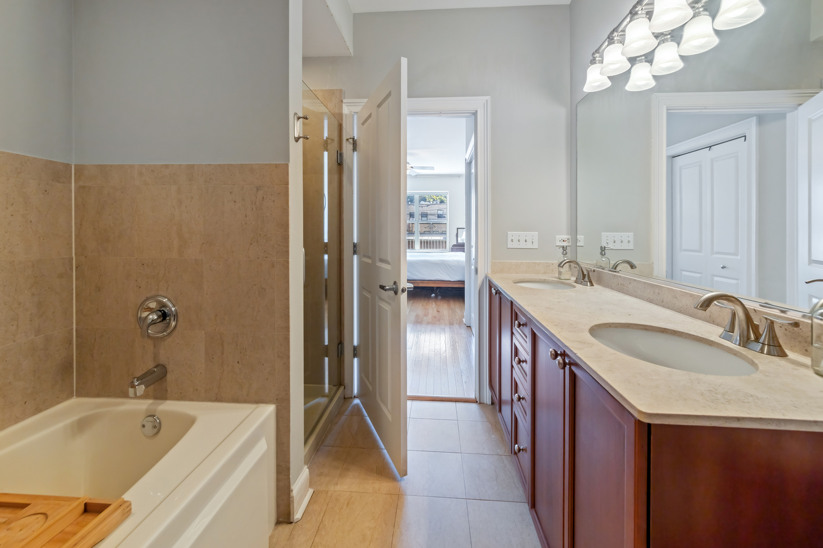 1807 West Addison Street, Unit 2E Chicago, IL 60613 - Photo 18 of 21 Gallery Image 18