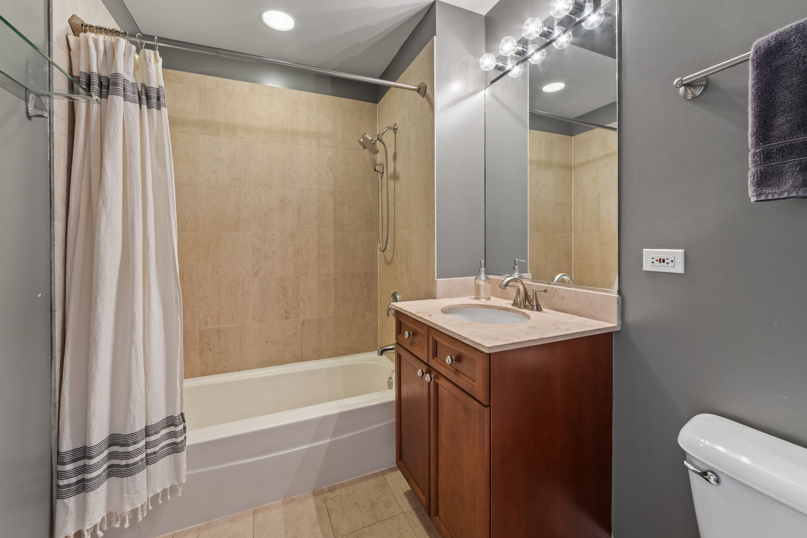 1807 West Addison Street, Unit 2E Chicago, IL 60613 - Photo 19 of 21 Gallery Image 19