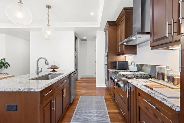 $918,000 | 250 Henley Place, Unit 206, Weehawken, NJ 07086