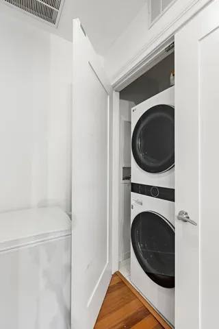 $918,000 | 250 Henley Place, Unit 206, Weehawken, NJ 07086