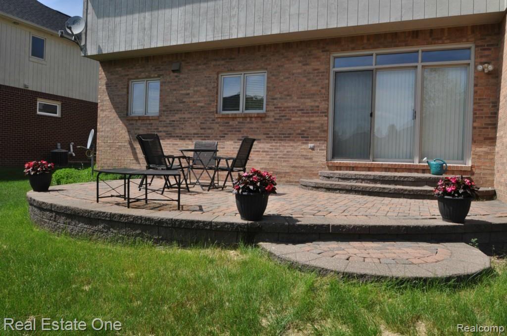 978 Maidstone Drive Rochester, MI 48307 - Photo 22 of 24 22.jpg