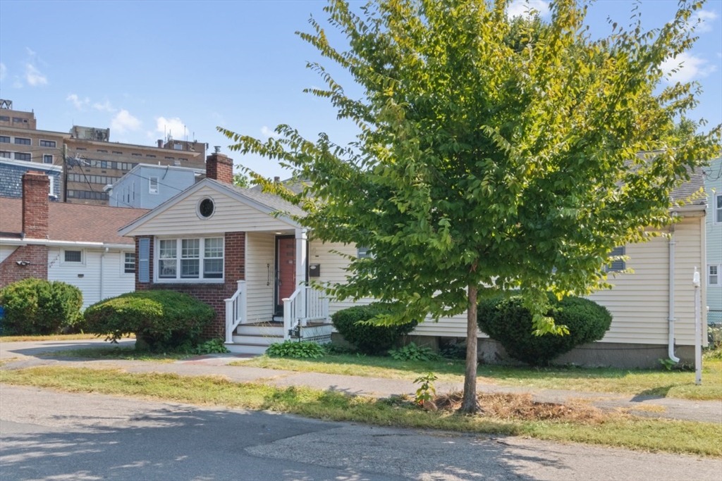 14 Valley Road Boston, MA 02124 - Photo 3 of 34