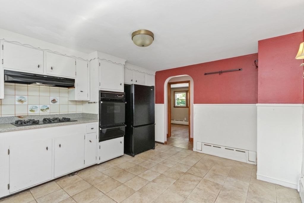 14 Valley Road Boston, MA 02124 - Photo 5 of 34