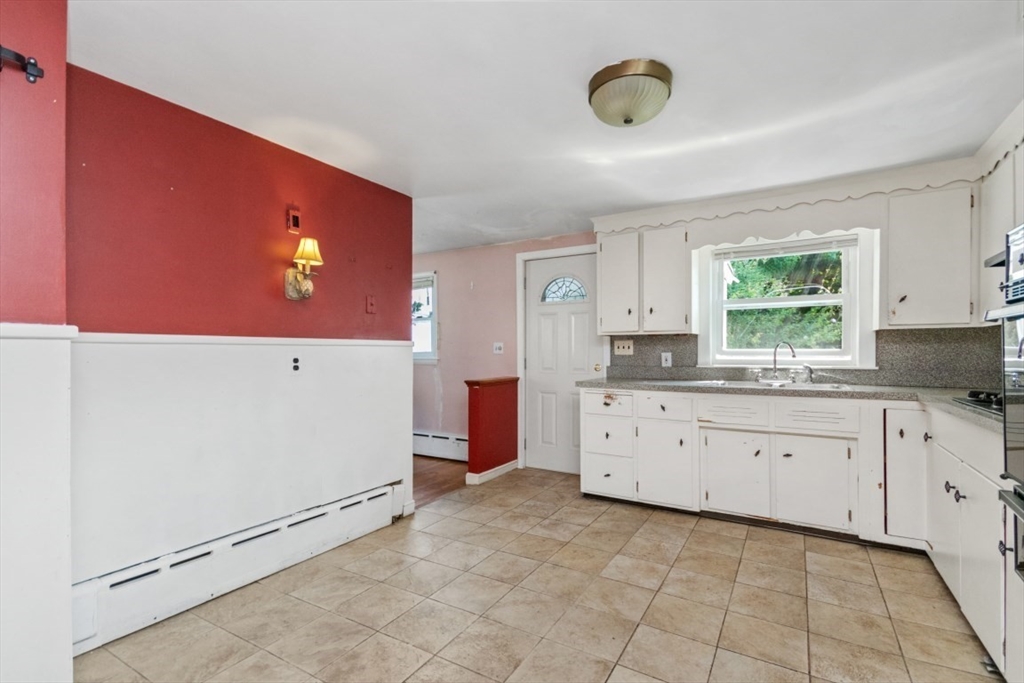 14 Valley Road Boston, MA 02124 - Photo 6 of 34