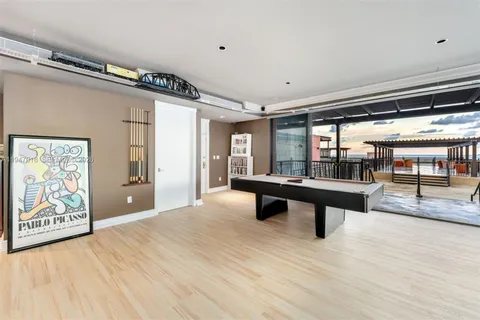 $9,900,000 | 5225 Collins Avenue, Unit PH8, Miami Beach, FL 33140