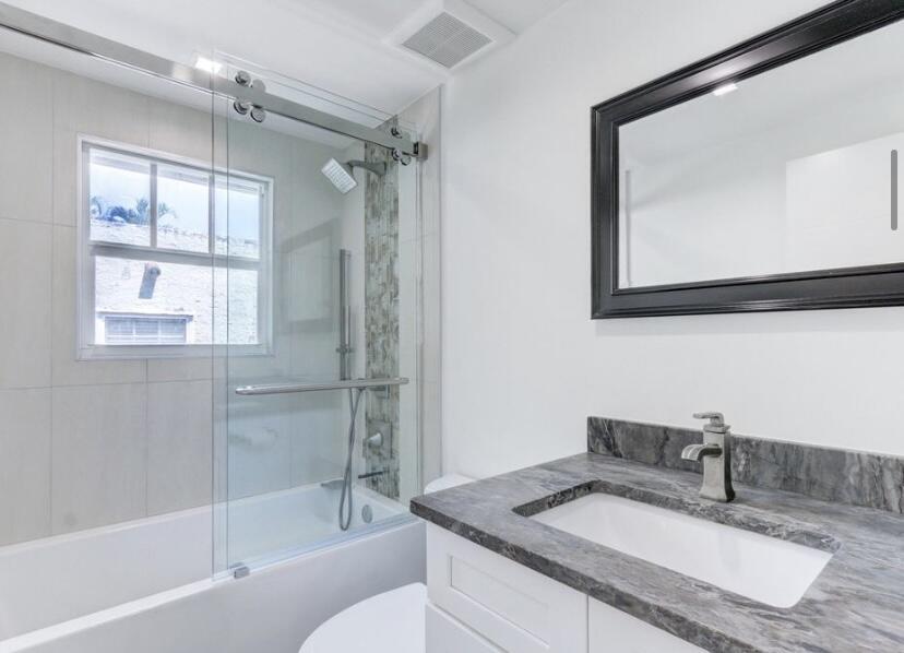 833 Ardmore Road West Palm Beach, FL 33401 - Photo 8 of 45 Bathroom 1