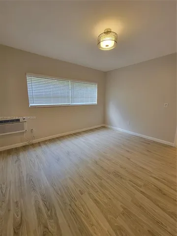 $2,000 | 835 Lenox Avenue, Unit 207, Miami Beach, FL 33139