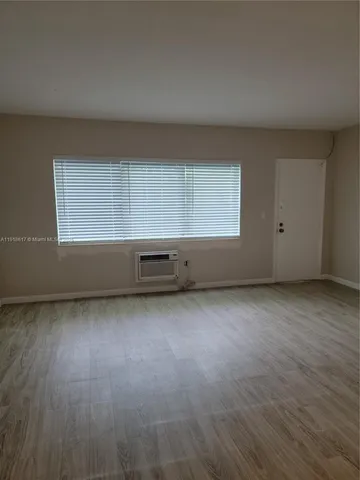 $2,000 | 835 Lenox Avenue, Unit 207, Miami Beach, FL 33139