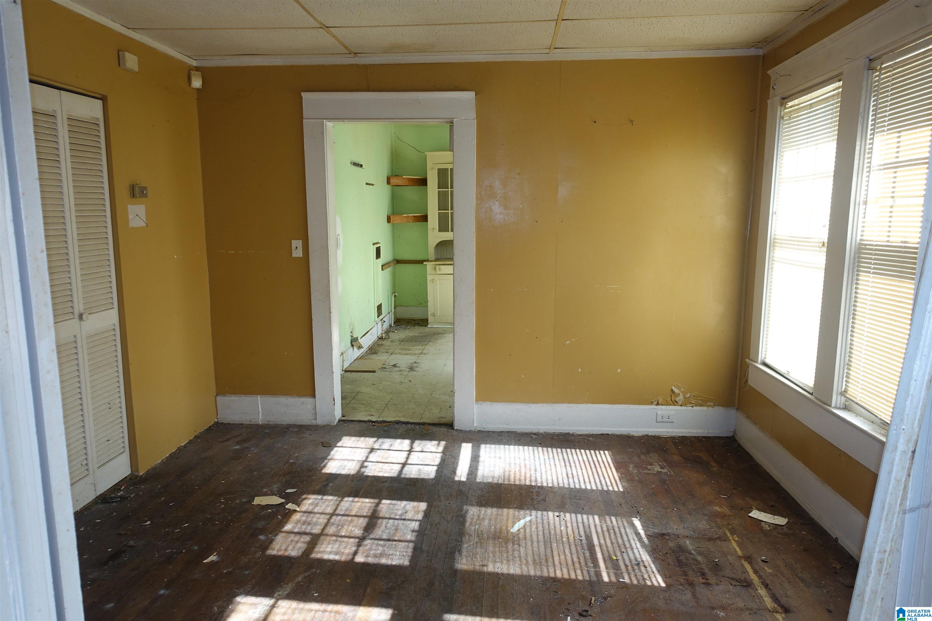 537 17th Street Southwest Birmingham, AL 35211 - Photo 4 of 14