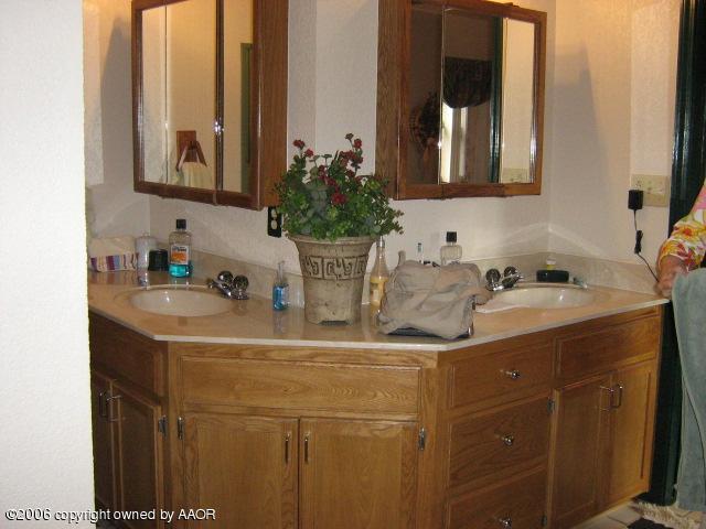 3310 Kingston Road Amarillo, TX 79106 - Photo 13 of 17 Master Bath