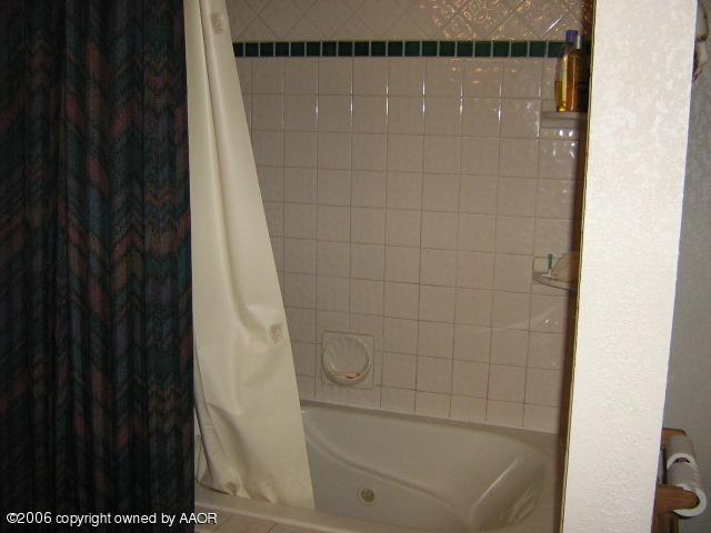 3310 Kingston Road Amarillo, TX 79106 - Photo 14 of 17 Master Bath Jetted Tub