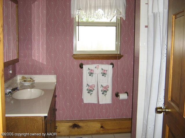 3310 Kingston Road Amarillo, TX 79106 - Photo 17 of 17 Hall Bath