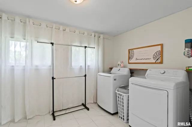 $89,000 | 152 South Job Street, Virginia, IL 62691