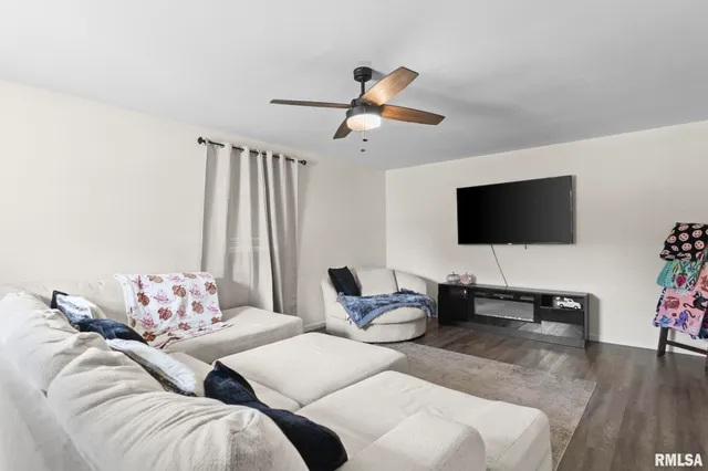 $89,000 | 152 South Job Street, Virginia, IL 62691