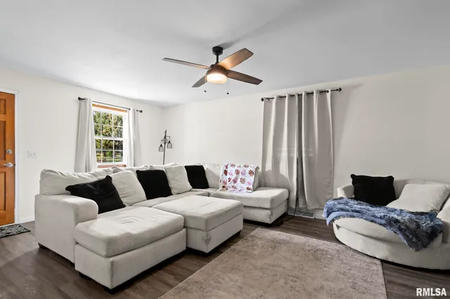 $89,000 | 152 South Job Street, Virginia, IL 62691