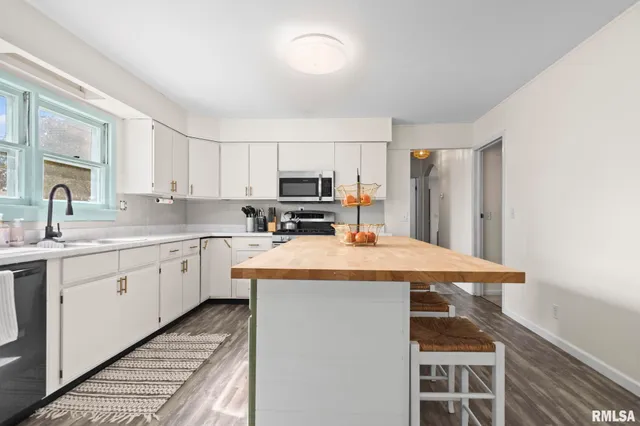 $89,000 | 152 South Job Street, Virginia, IL 62691