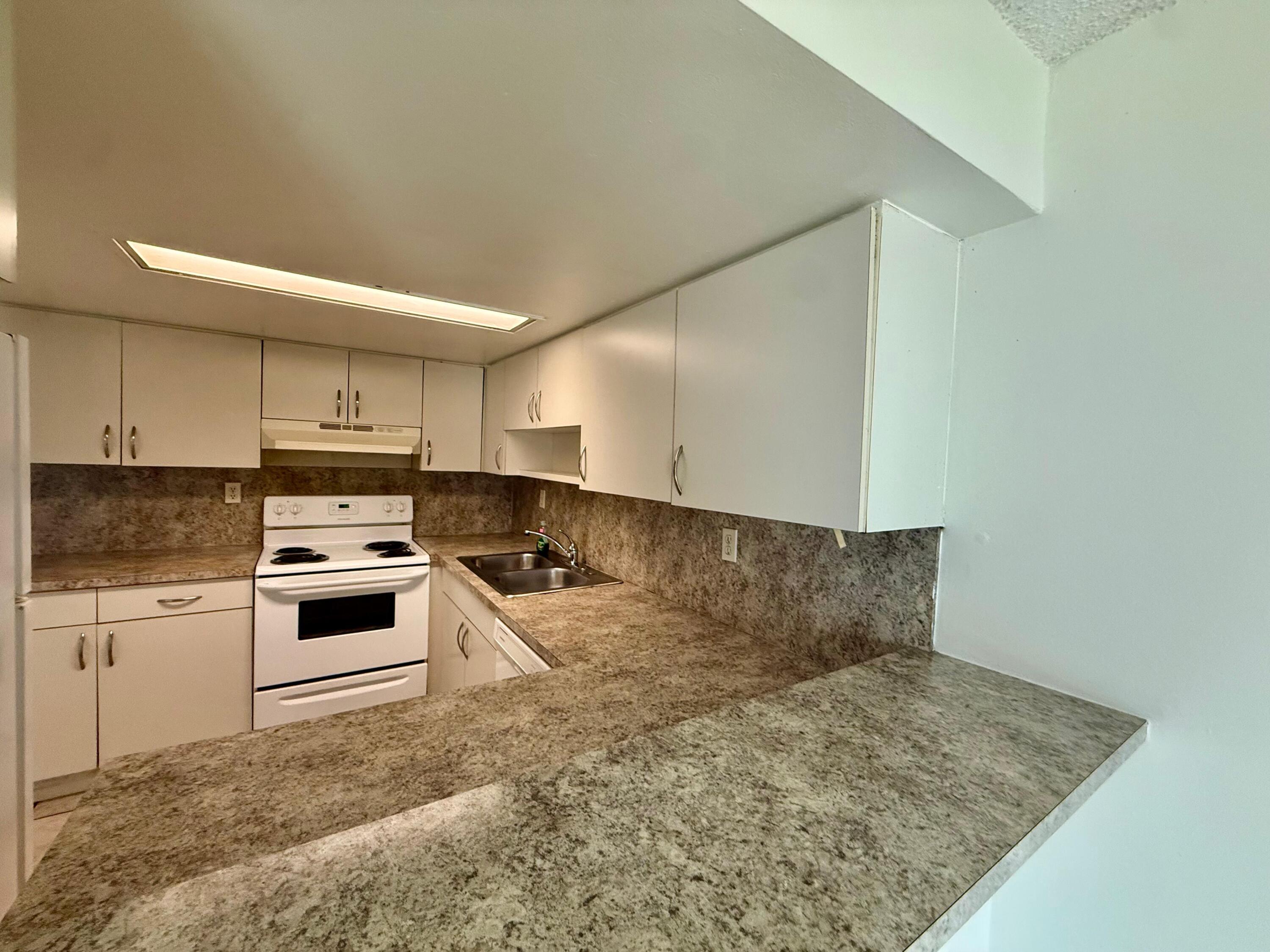 323 Gulfstream Road Dania Beach, FL 33004 - Photo 14 of 16 WhatsApp Image 2026-05-03 at 21.26.04 (1