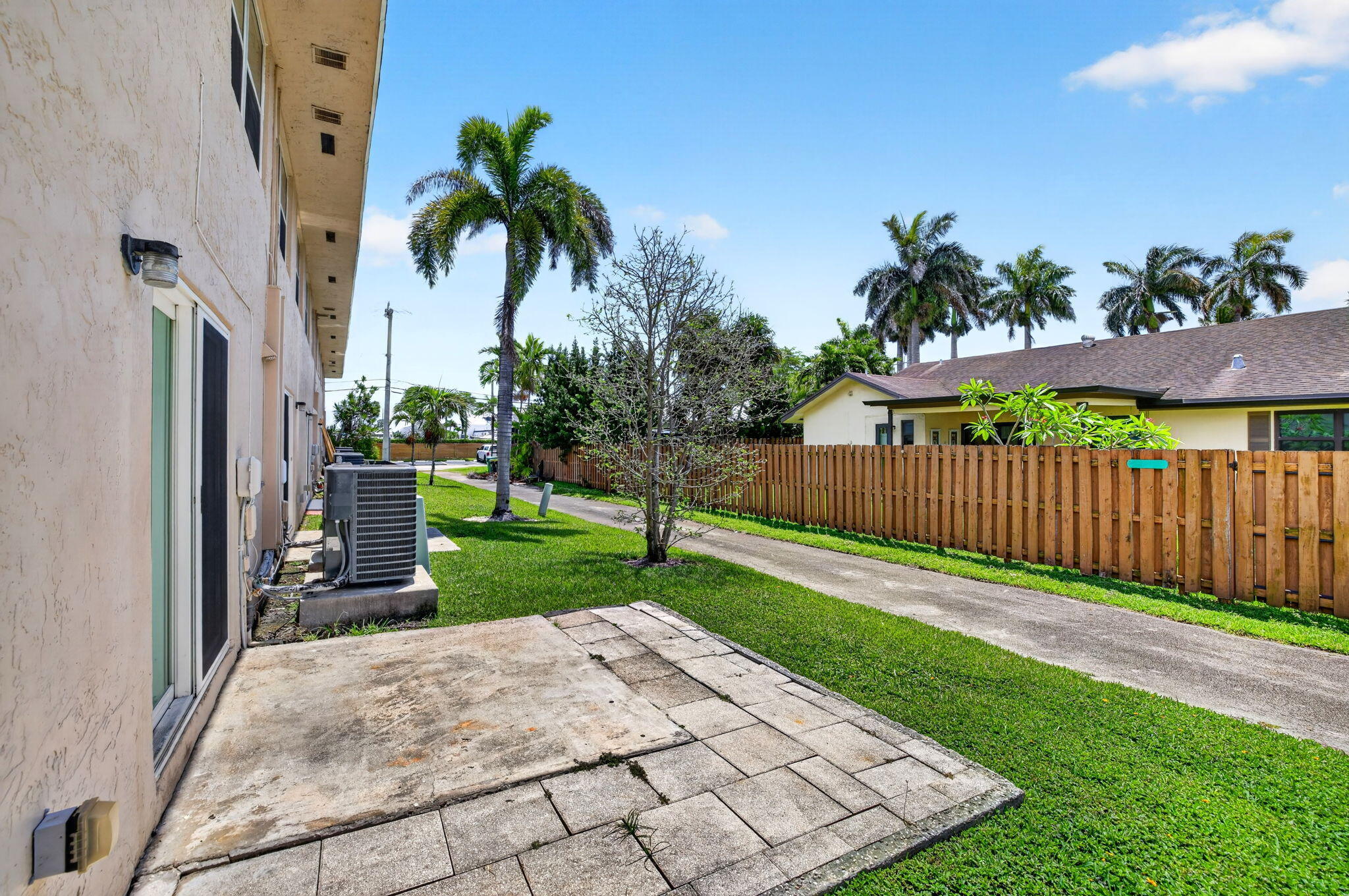 323 Gulfstream Road Dania Beach, FL 33004 - Photo 19 of 21 21-web-or-mls-699A5518