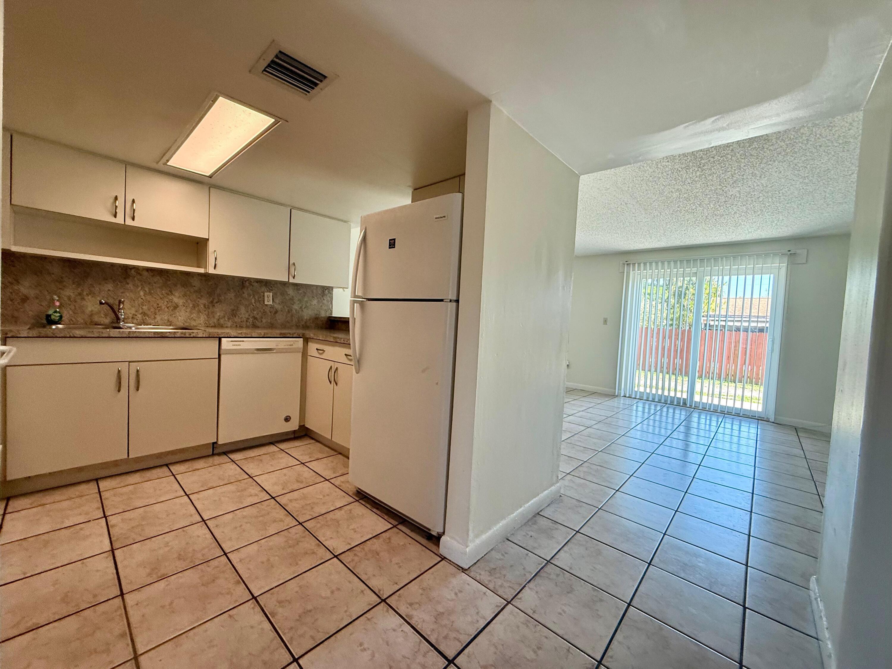 323 Gulfstream Road Dania Beach, FL 33004 - Photo 2 of 16 WhatsApp Image 2026-05-03 at 21.26.04 (5