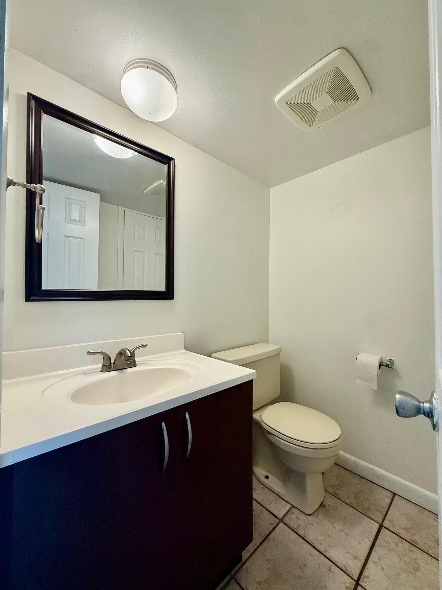 323 Gulfstream Road Dania Beach, FL 33004 - Photo 5 of 16 WhatsApp Image 2026-05-03 at 21.26.04 (1